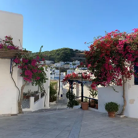Beautiful Paros 1 Bedroom Rock Private Jacuzzi & Garden View * Λειβαδιά